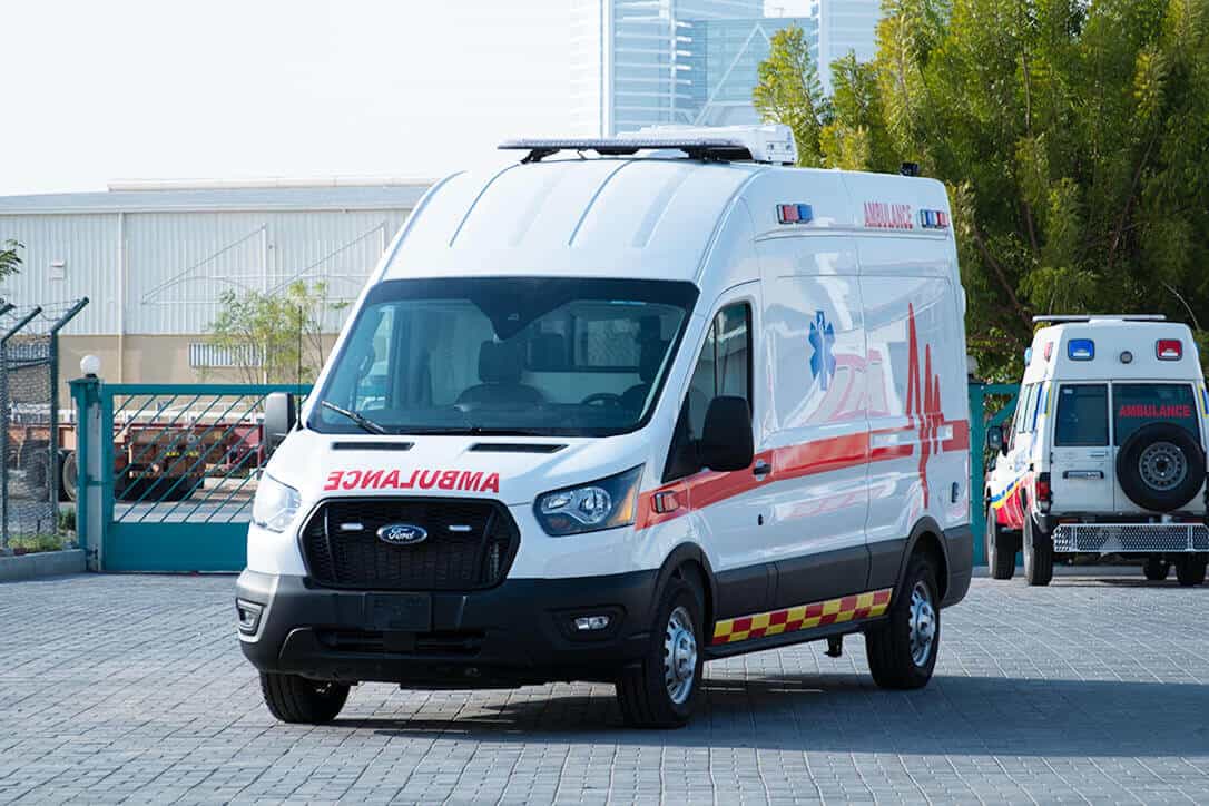 Paramed senior automotive technician Van